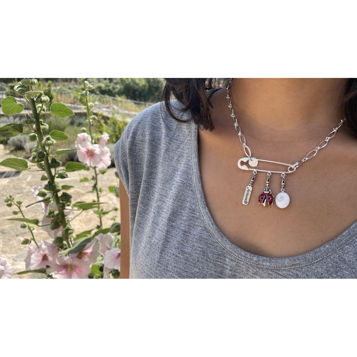 Le Ras de Cou Single Les Accroches Charms - 15 Le Ras de Cou Single Les Accroches Charms - 15