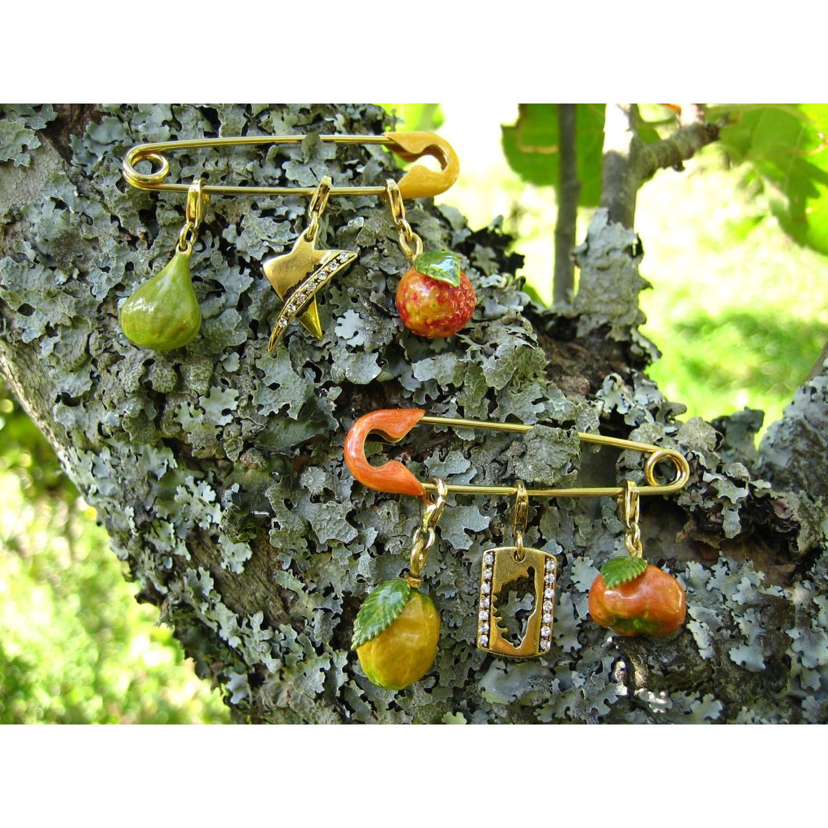 La Grande Epingle Emaillée sur Vermeil Rose Fixings and fastenings - 11 La Grande Epingle Emaillée sur Vermeil Rose Fixings and fastenings - 11