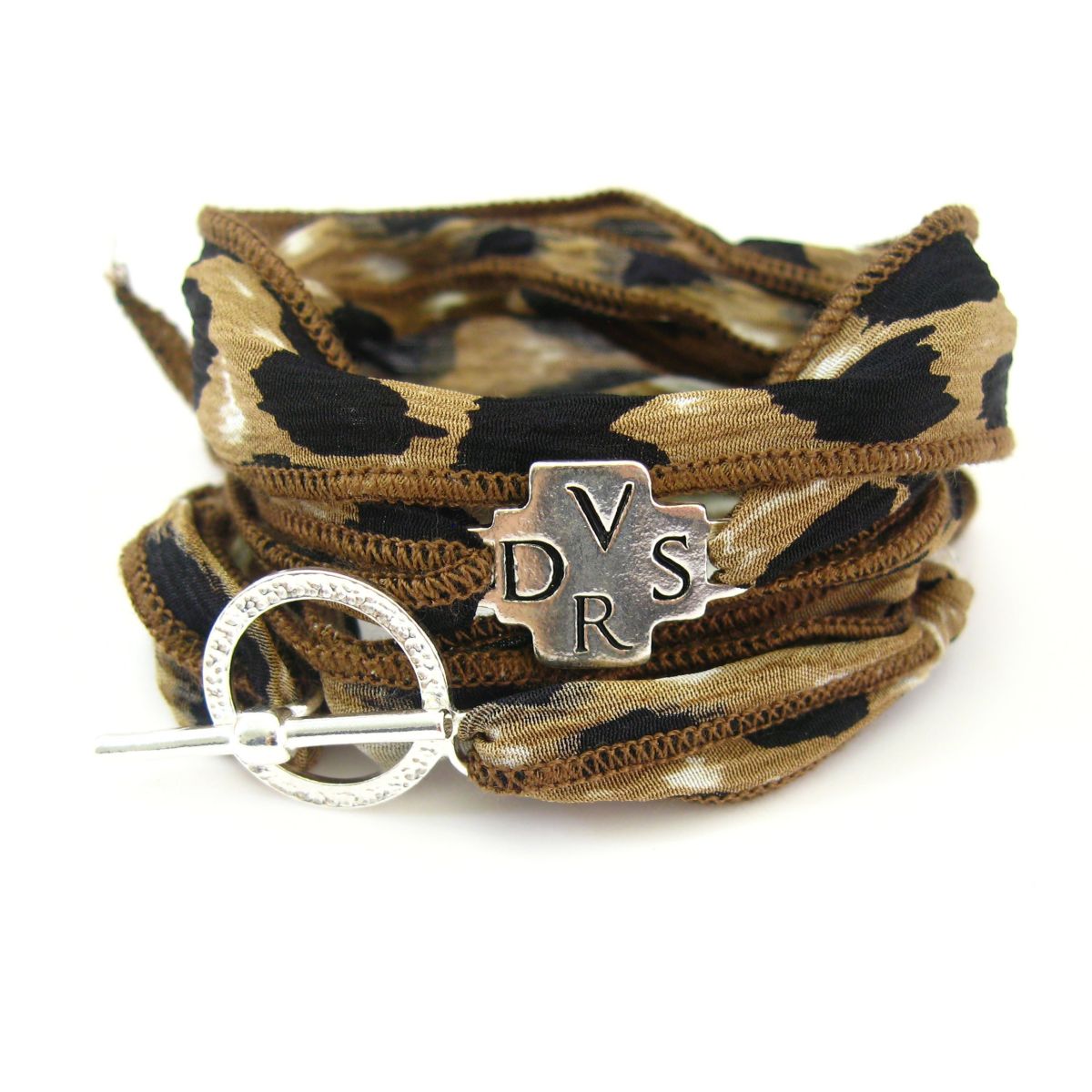 Le Bracelet en Soie avec croix DVSR Dio Vi Salvi Regina - 12 Le Bracelet en Soie avec croix DVSR Dio Vi Salvi Regina - 12