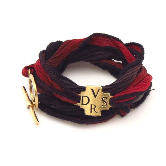 Le Bracelet en Soie avec croix DVSR